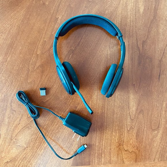 Logitech Headphones Logitech H80 Bluetooth Wireless Headset With